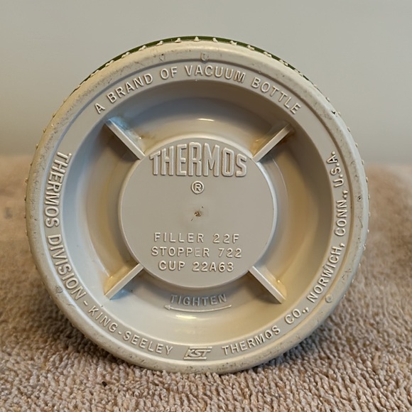 Vintage Thermos Pea Green/Cream Insulated Glass Insulated Travel Bottle - Picture 6 of 13